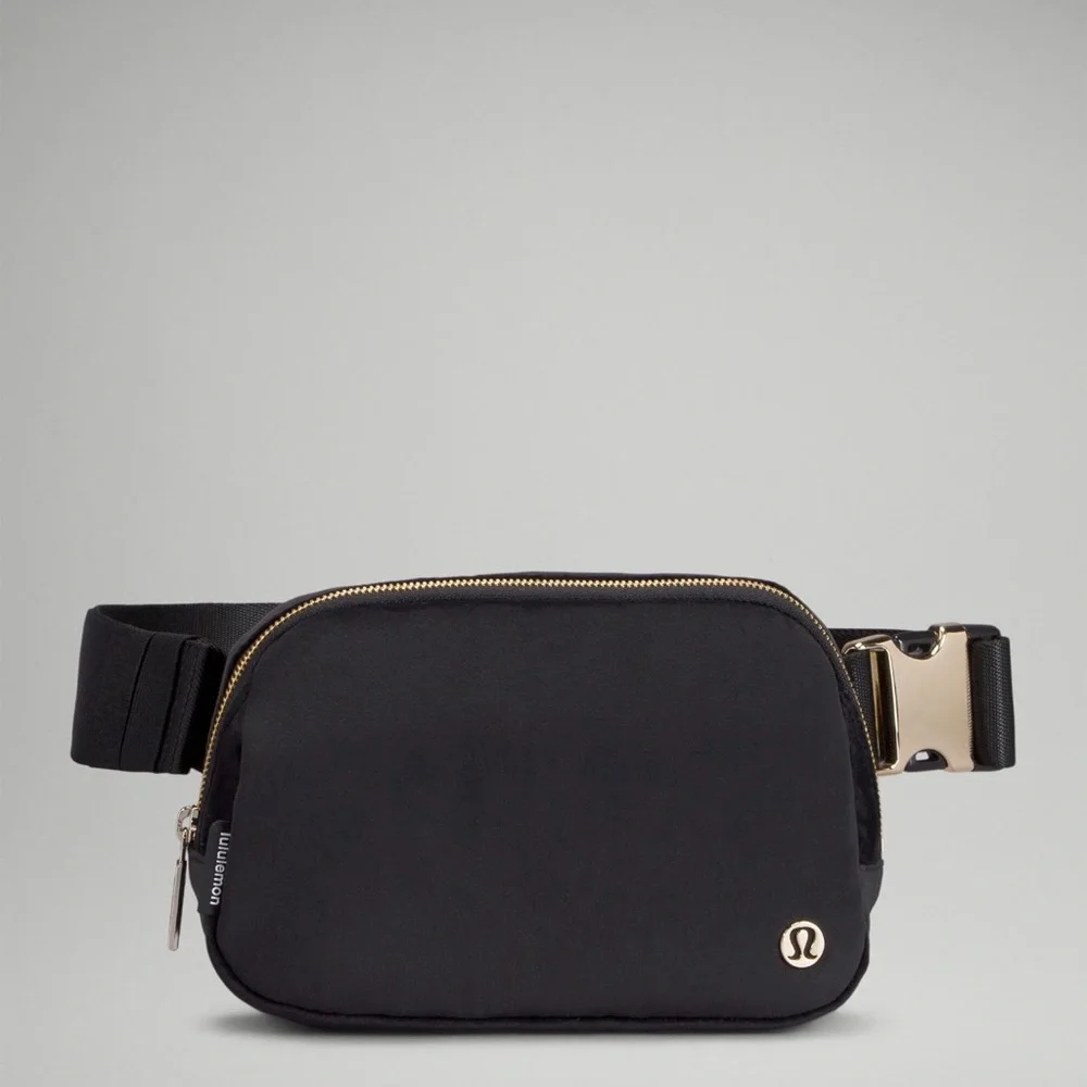 Lululemon Everywhere Belt Bag 1L Velour (Black & Gold) Lululemon Everywhere Belt Bag 1L Velour (Black & Gold)